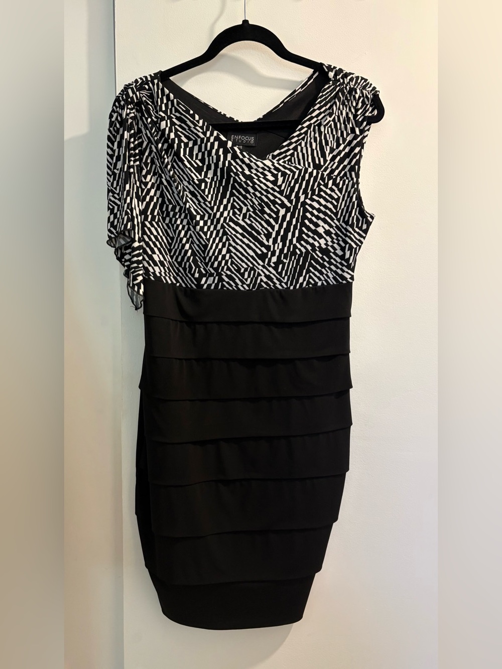 Enfocus Studio Black & White One-Shoulder Tiered Sheath Dress